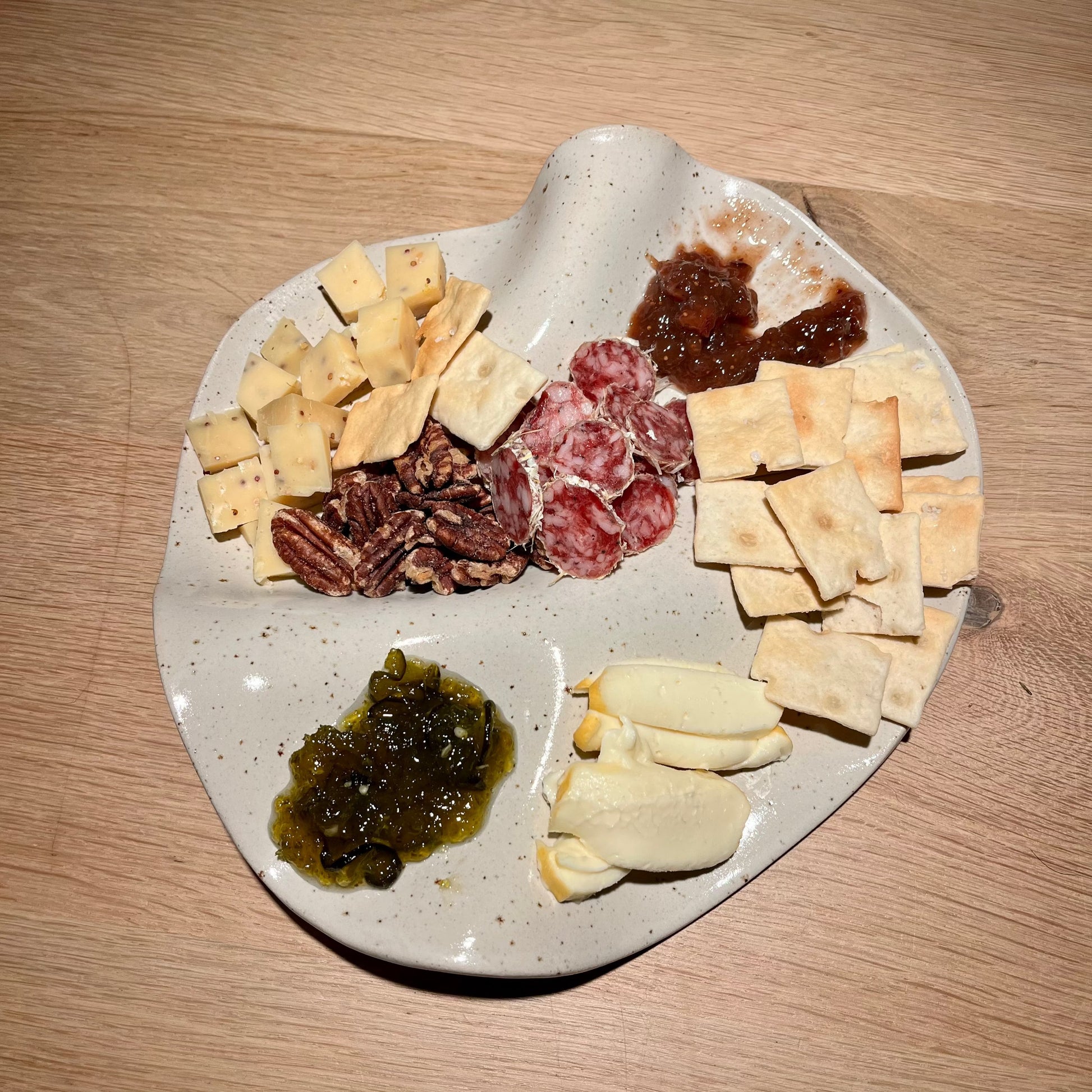 Organisch borrelplateau Kleikunstig